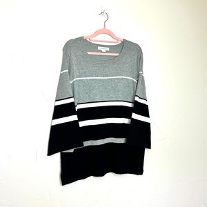 ⭐️ 3/$25 Liz Claiborne Wide Sleeve Sweater